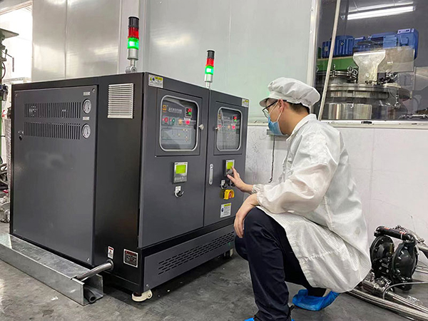 鋰離子電池電極漿料制備和涂布，攪拌機(jī)模溫機(jī)控制溫度