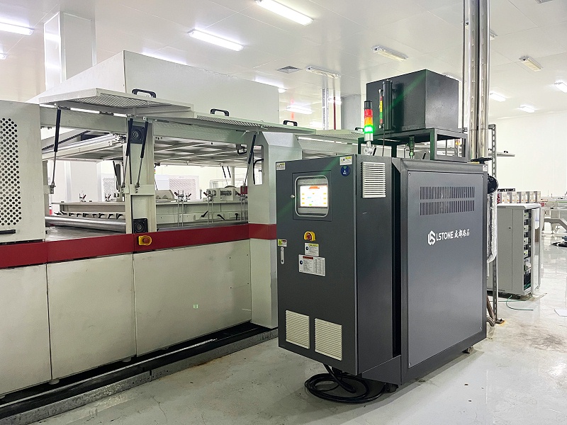 光伏層壓機模溫機的工作原理，提高太陽能電池封裝質量