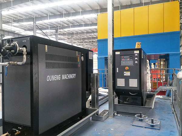 隔熱墊成型模溫機(jī)，為汽車內(nèi)飾件提供控溫解決方案
